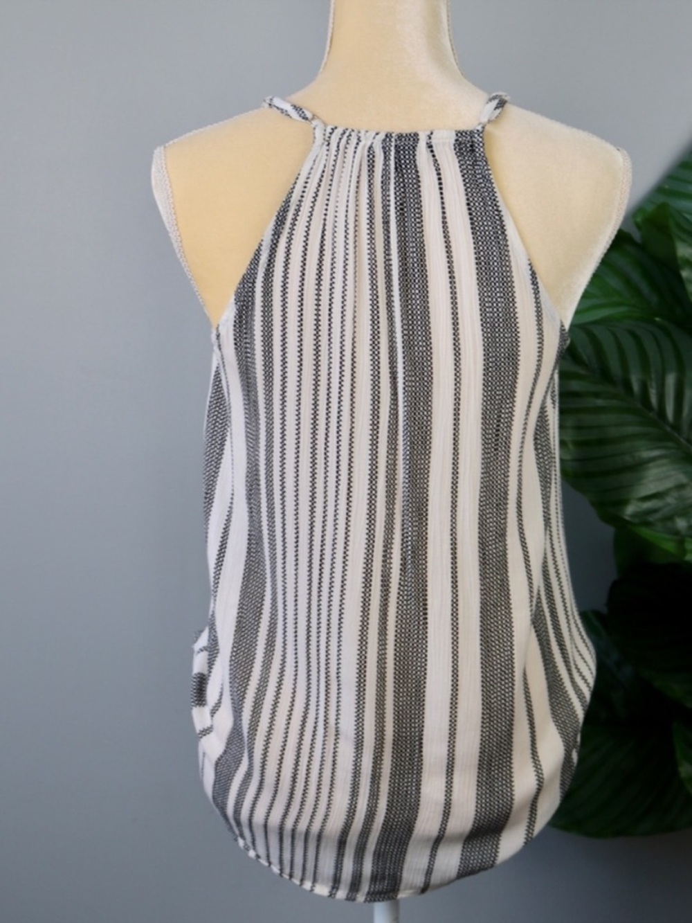 Staccato Wrap Style Tank Top - Picture 4 of 9